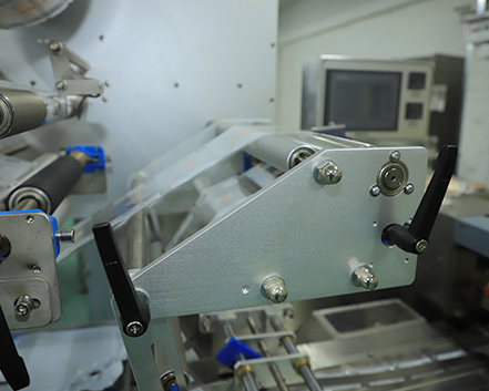 全自動(dòng)食品包裝流水線(xiàn) 全自動(dòng)食品包裝流水線(xiàn)