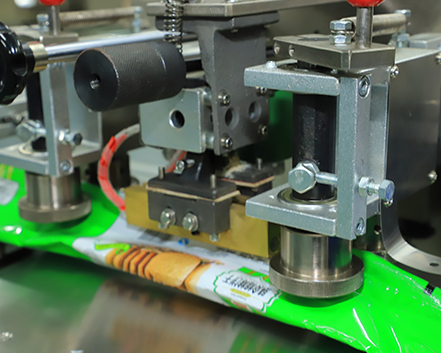 全自動(dòng)食品包裝流水線 全自動(dòng)食品包裝流水線